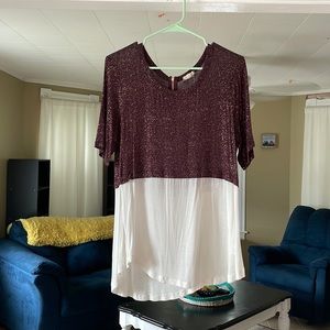 I love this top! Maroon and white split with zipper in back. It has gold glitter